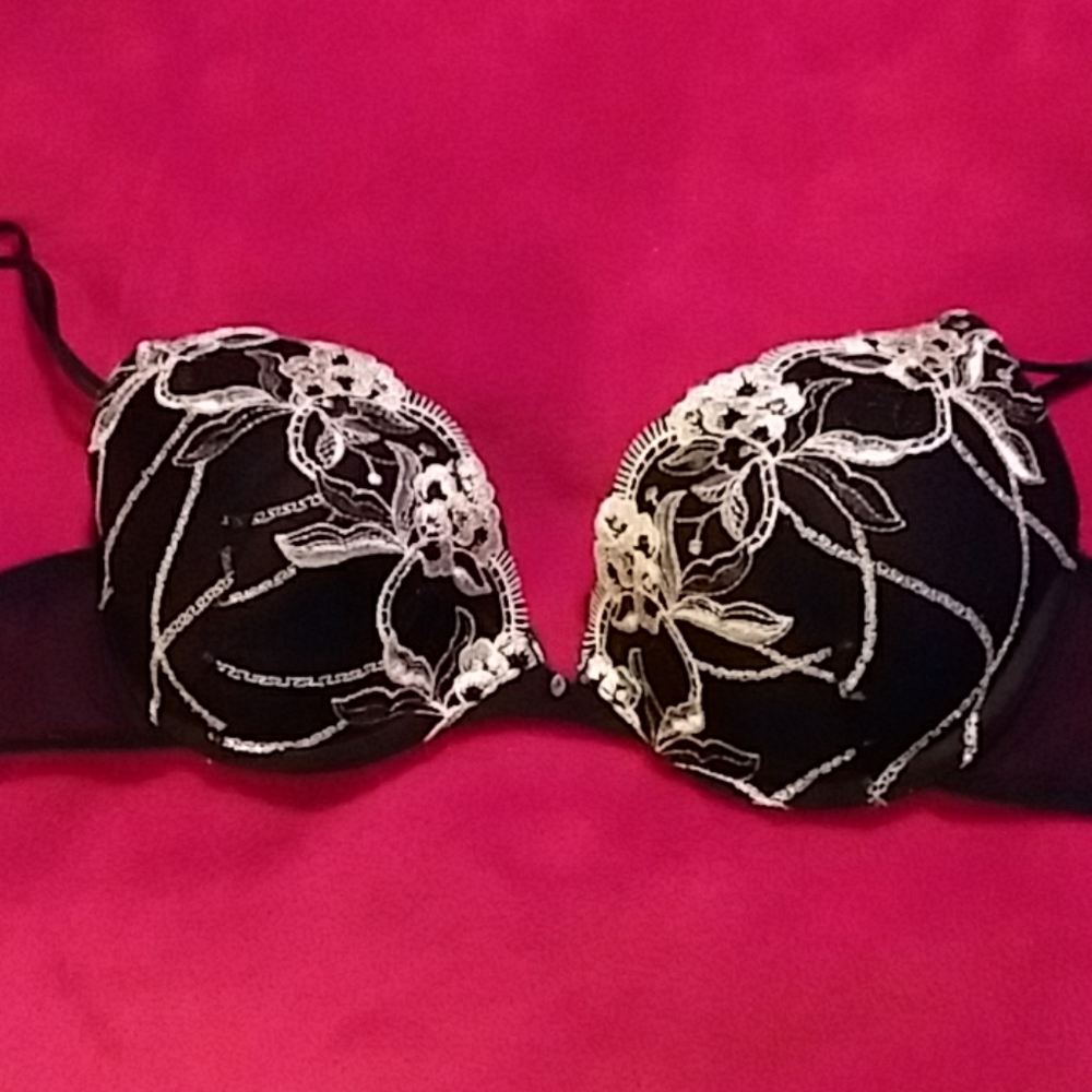 Beautiful Daisy fuentes bra